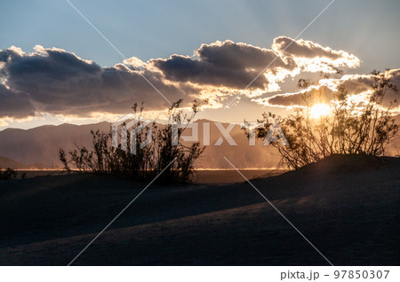 Dust storm in Death Valley 97850307