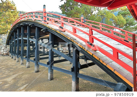 厳島神社 干潮時の反橋 97850919