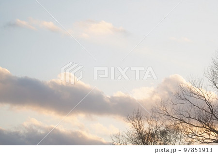 淡い色の空 淡い色の空 97851913