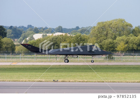 アメリカ空軍F-117ナイトホークのタキシング アメリカ空軍F-117ナイトホークのタキシング 97852135