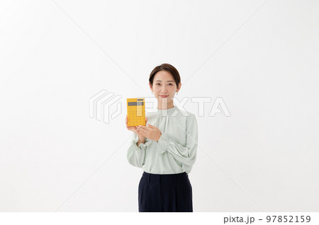 電卓　女性 97852159