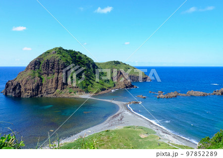 新潟県佐渡島の二ツ亀島 97852289