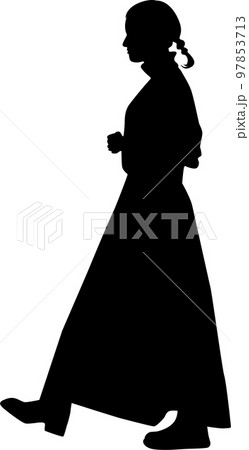 女性歩くシルエット 97853713