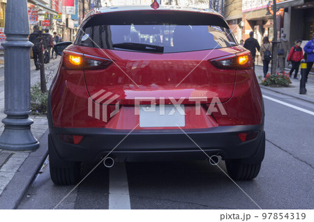 駐停車 ハザードランプ点滅 駐停車 ハザードランプ点滅 97854319