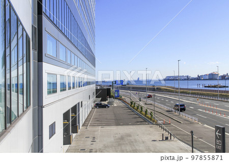 羽田エアポートガーデンのバスとホテル搬入車両出口 97855871