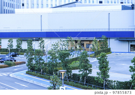 羽田エアポートガーデン　駐車場側のグランドホワイエ出入口 97855873