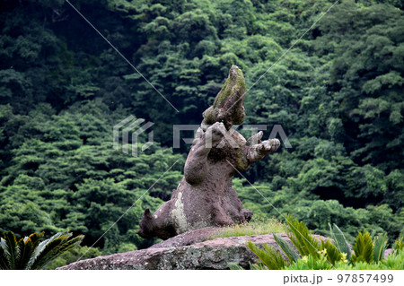 仙厳園　獅子乗大石灯籠 97857499