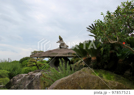 仙厳園 獅子乗大石灯籠 仙厳園 獅子乗大石灯籠 97857521