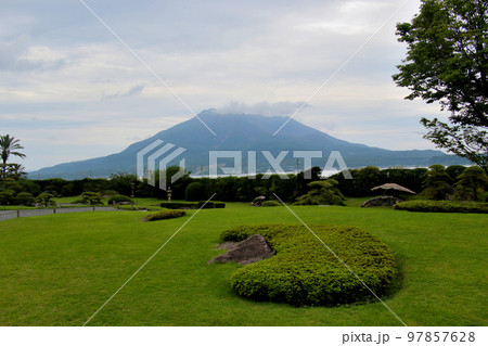 仙厳園　から　桜島を望む 97857628