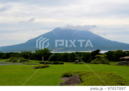 仙厳園 から 桜島を望む 仙厳園 から 桜島を望む 97857897