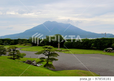 仙厳園　から　桜島を望む 97858181
