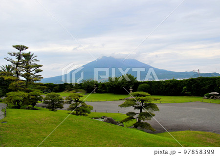 仙厳園　から　桜島を望む 97858399