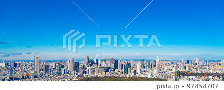 東京・新宿の高層ビル群（コピースペースあり） 97858707