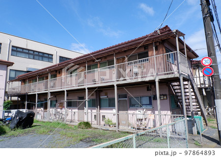 古いアパート 97864893