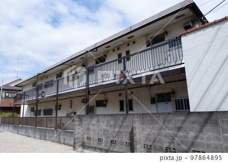 古いアパート 97864895