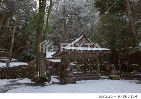 能舞台と奥宮の風景_貴船神社奥宮 97865154