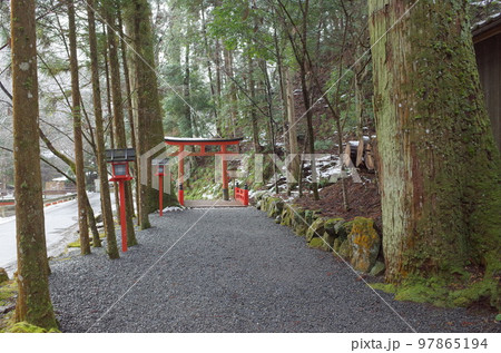 思ひ川と奥宮参道の風景_總本社貴船神社 97865194