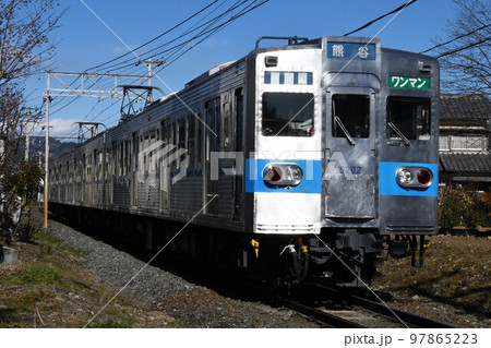 冬空の秩父路をゆく秩父鉄道5000系 97865223