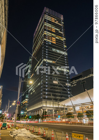 東京駅八重洲口トワイライト、八重洲の夜景 97866006