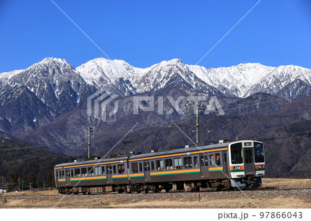 中央アルプスと飯田線列車 97866043