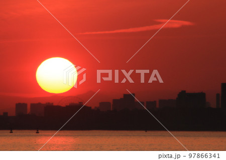 夕陽 マジックアワー【千葉県千葉市美浜区海浜幕張地区にて】 夕陽 マジックアワー【千葉県千葉市美浜区海浜幕張地区にて】 97866341
