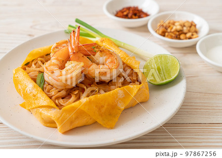 Thai stir fried noodles with shrimps and egg wrap (Pad Thai) Thai stir fried noodles with shrimps and egg wrap (Pad Thai) 97867256