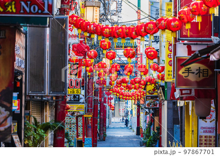 横浜中華街　正月朝景 97867701