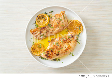 grilled chicken with butter, lemon and garlic 97868651