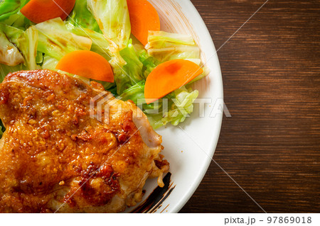 teppanyaki chicken steak with cabbage and carrot 97869018