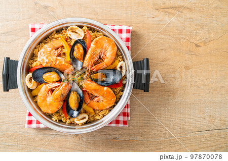 Seafood Paella with prawns, clams, mussels on saffron rice 97870078