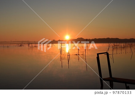 2023年　初日の出　千葉印旛沼 97870133