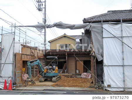 民家の取り壊し 97873270