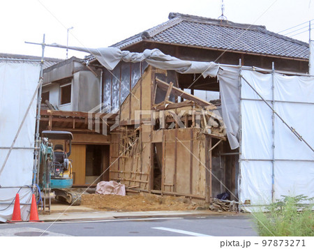 民家の取り壊し 97873271