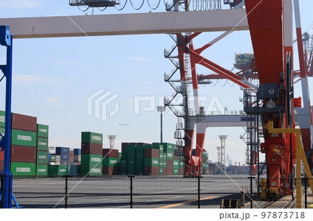 東京都江東区青海の青海コンテナ埠頭の風景 東京都江東区青海の青海コンテナ埠頭の風景 97873718