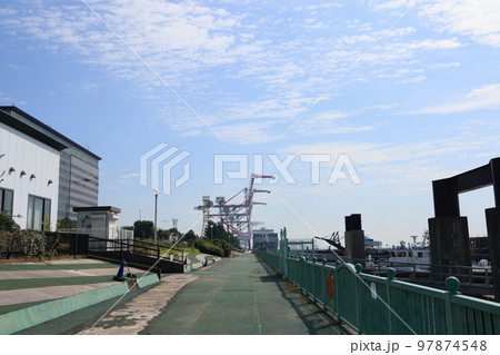 東京都江東区青海の青海コンテナ埠頭の風景 97874548