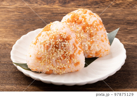 胡麻鮭おにぎり 97875129