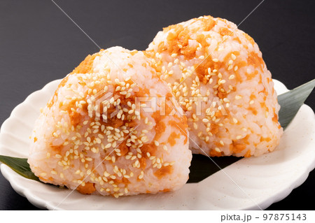 胡麻鮭おにぎり 胡麻鮭おにぎり 97875143
