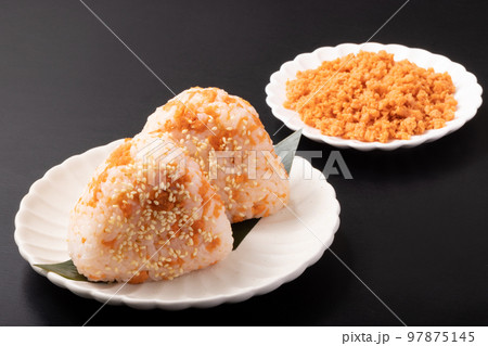 胡麻鮭おにぎり 胡麻鮭おにぎり 97875145
