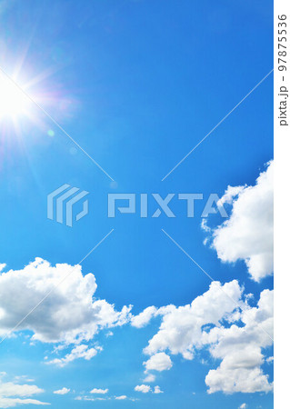 夏の青空と雲　そして太陽 97875536