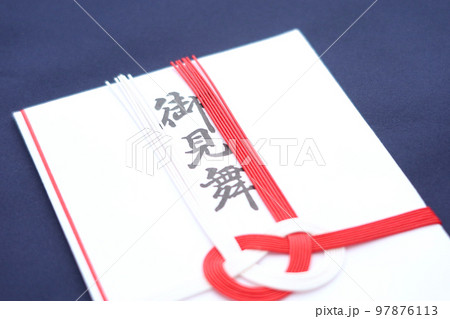 お見舞いの封筒 冠婚葬祭にかかるコストのイメージ6 お見舞いの封筒 冠婚葬祭にかかるコストのイメージ6 97876113