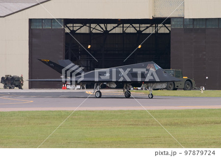 アメリカ空軍F-117ナイトホークのタキシング 97879724