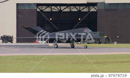 アメリカ空軍F-117ナイトホークのタキシング 97879729