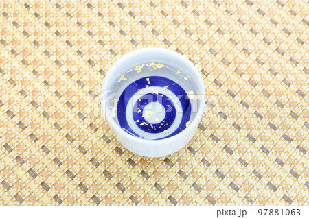 金箔入り日本酒 金箔入り日本酒 97881063