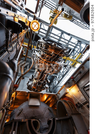 Installation of a gas turbine engine to generate electricity after repair and maintenance Installation of a gas turbine engine to generate electricity after repair and maintenance 97882604