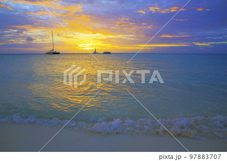 Secluded turquoise beach in Aruba, Caribbean Blue sea, Duth Antilles Secluded turquoise beach in Aruba, Caribbean Blue sea, Duth Antilles 97883707