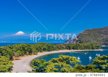 （静岡県）西伊豆戸田から望む富士山 97884001