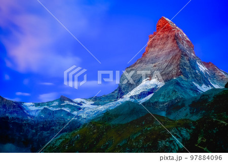Matterhorn above zermatt idyllic valley at sunrise, Swiss Alps 97884096