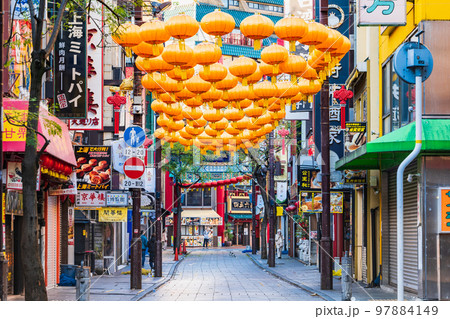 横浜中華街 中華街大通り 正月朝景 横浜中華街 中華街大通り 正月朝景 97884149
