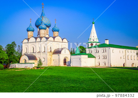 Suzdal village in Golden Ring of Russia, idyllic landscape 97884332