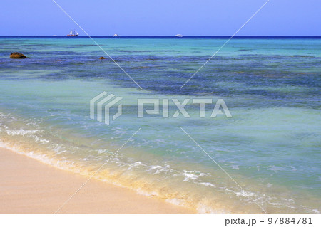 Secluded turquoise beach in Aruba, Caribbean Blue sea, Duth Antilles 97884781